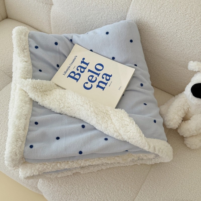91家纺网 家纺一手货源 找家纺 顾里家纺 2025新款Chic韩系少女牛奶羊羔绒毯毛毯毯子-波点系 蓝波点
