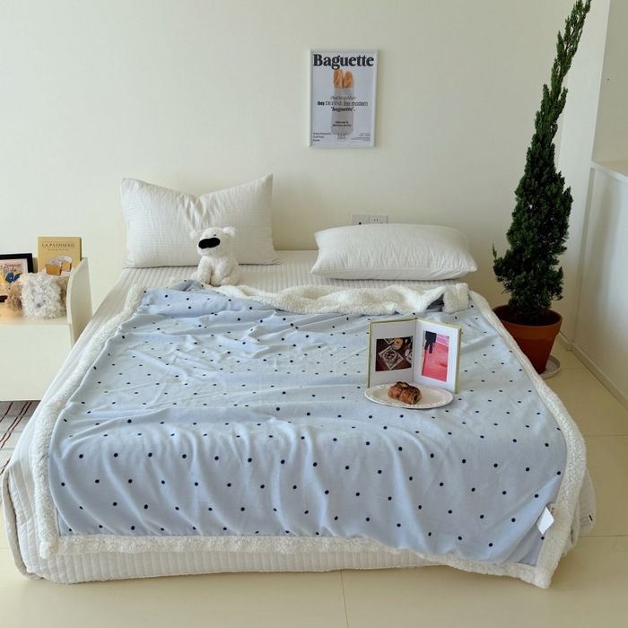 91家纺网 家纺一手货源 找家纺 顾里家纺 2025新款Chic韩系少女牛奶羊羔绒毯毛毯毯子-波点系 蓝波点