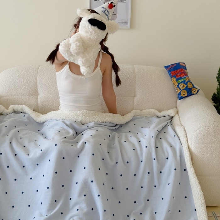 91家纺网 家纺一手货源 找家纺 顾里家纺 2025新款Chic韩系少女牛奶羊羔绒毯毛毯毯子-波点系 蓝波点
