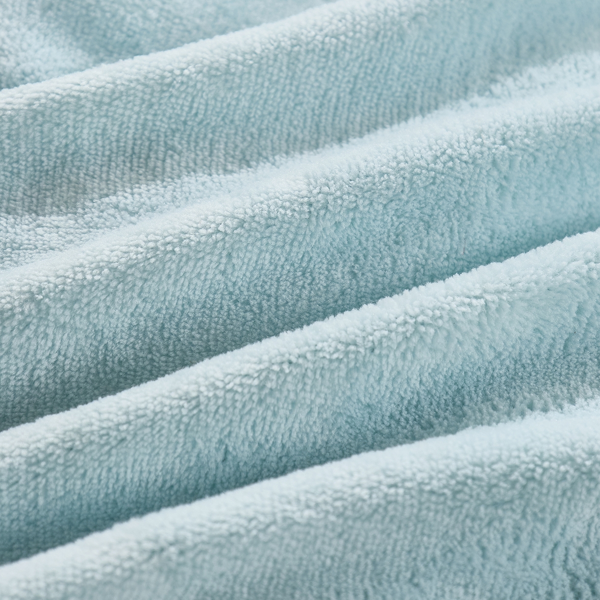 91家纺网 家纺一手货源 找家纺 金喜 2025新款轻奢小香风牛奶绒抱枕靠枕牛奶绒盖毯多功能抱枕被拼色字母款 拼接字母-蓝白