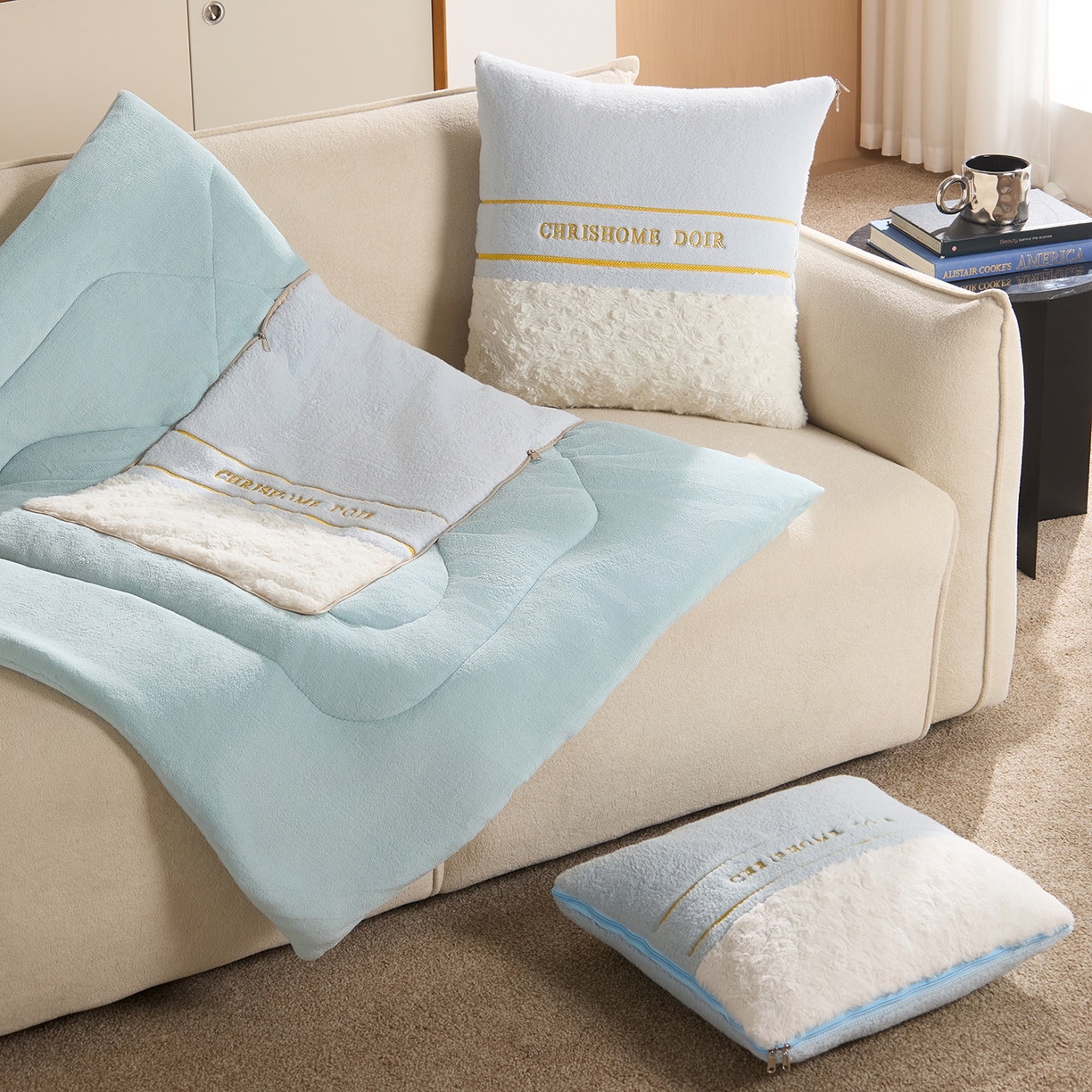 91家纺网 家纺一手货源 找家纺 金喜 2025新款轻奢小香风牛奶绒抱枕靠枕牛奶绒盖毯多功能抱枕被拼色字母款 拼接字母-蓝白