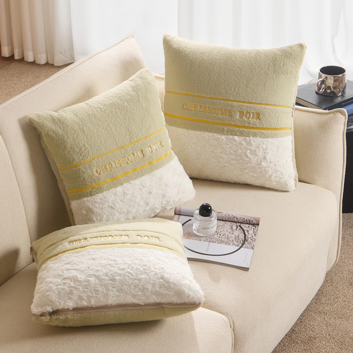 91家纺网 家纺一手货源 找家纺 金喜 2025新款轻奢小香风牛奶绒抱枕靠枕牛奶绒盖毯多功能抱枕被拼色字母款 拼接字母-绿白