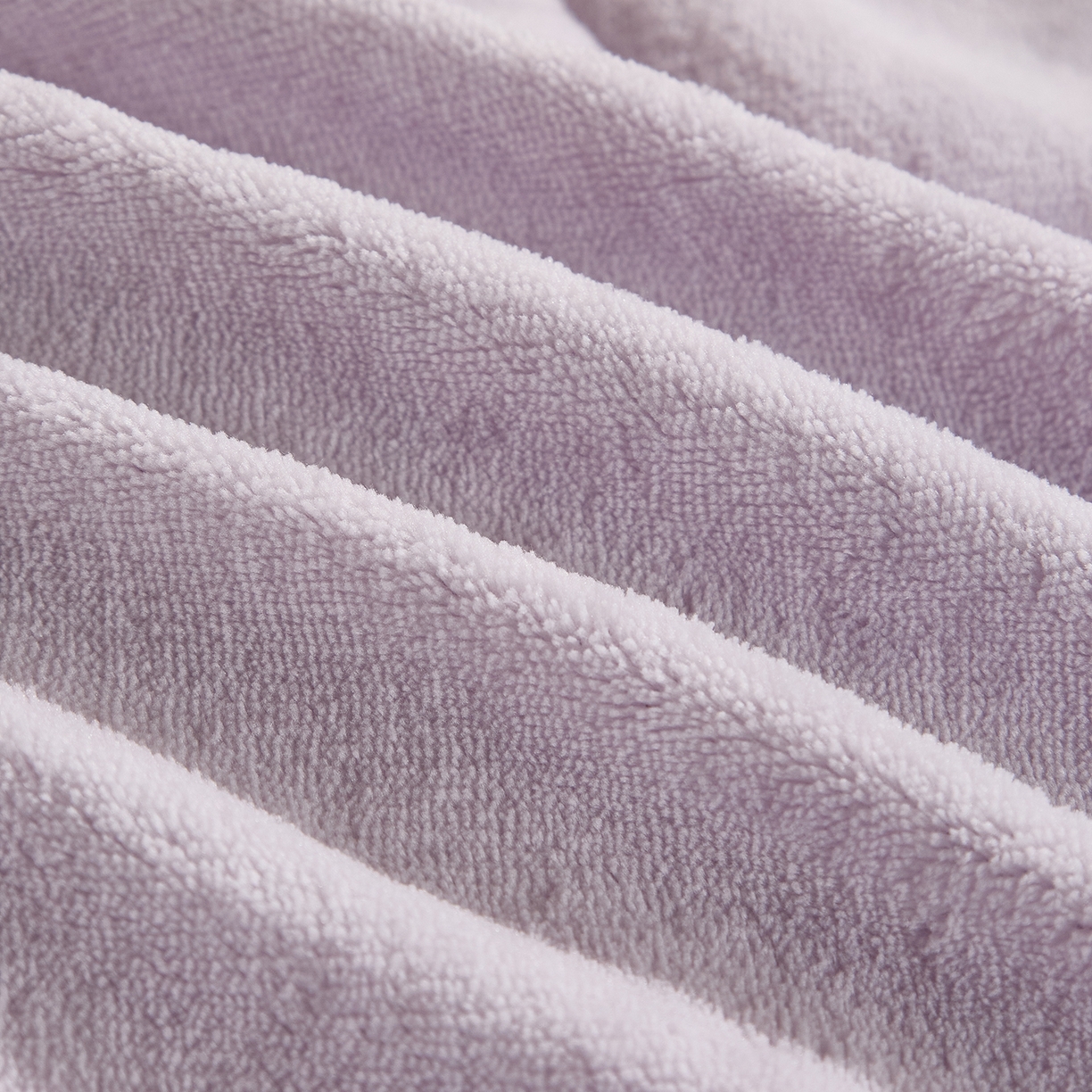 91家纺网 家纺一手货源 找家纺 金喜 2025新款轻奢小香风牛奶绒抱枕靠枕牛奶绒盖毯多功能抱枕被拼色字母款 拼接字母-紫白