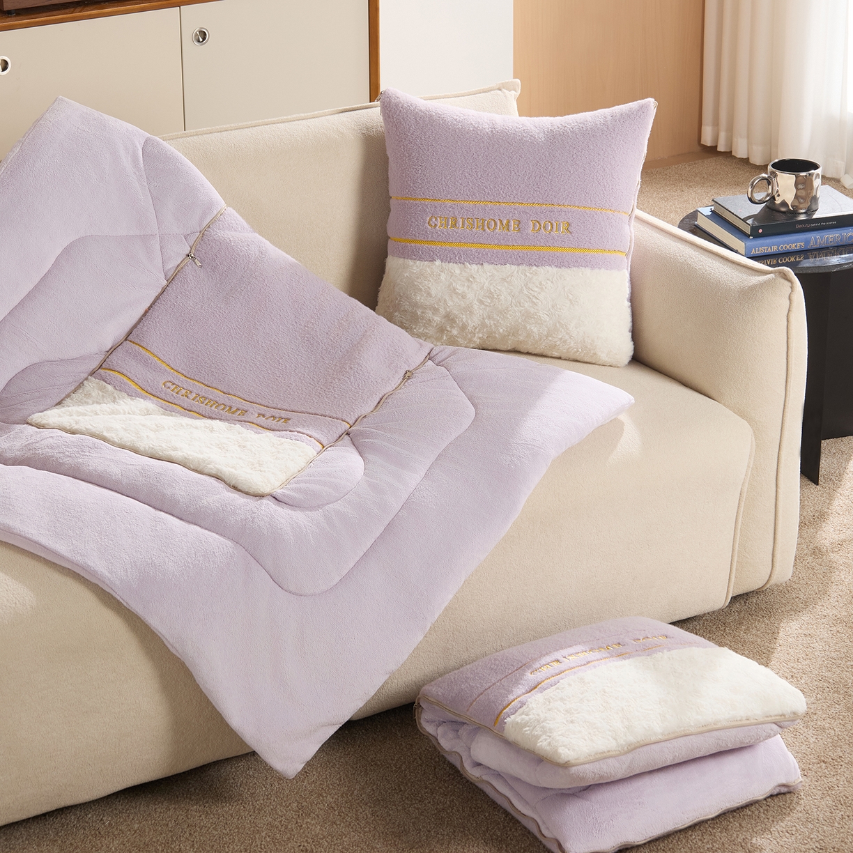 91家纺网 家纺一手货源 找家纺 金喜 2025新款轻奢小香风牛奶绒抱枕靠枕牛奶绒盖毯多功能抱枕被拼色字母款 拼接字母-紫白