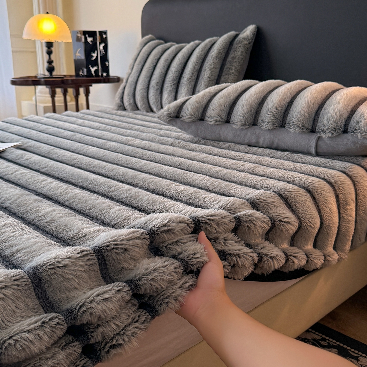 绒世界 2025秋冬新款300克条纹兔绒床笠三件套 床笠款-雪灰