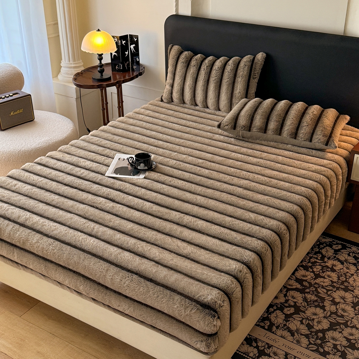 91家纺网 家纺一手货源 找家纺 绒世界 2025秋冬新款300克条纹兔绒床笠三件套 床笠款-卡其