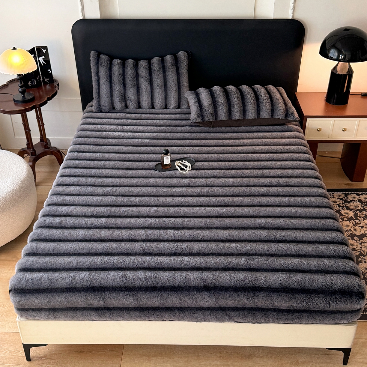 91家纺网 家纺一手货源 找家纺 绒世界 2025秋冬新款300克条纹兔绒床笠三件套 床笠款-魔幻灰