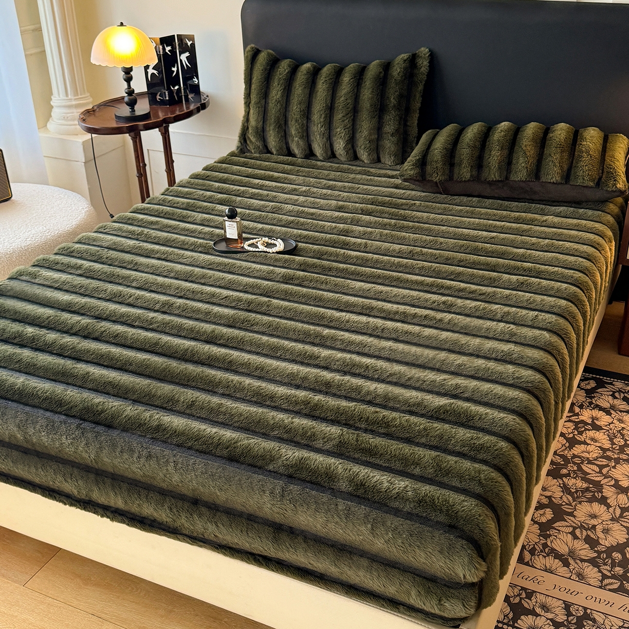 91家纺网 家纺一手货源 找家纺 绒世界 2025秋冬新款300克条纹兔绒床笠三件套 床笠款-墨绿