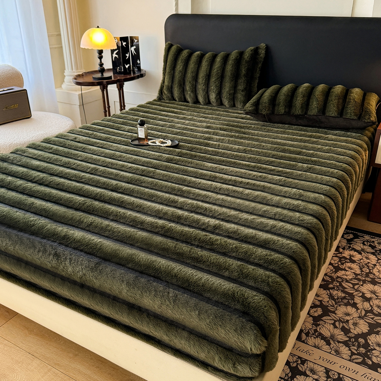 91家纺网 家纺一手货源 找家纺 绒世界 2025秋冬新款300克条纹兔绒床笠三件套 床笠款-墨绿
