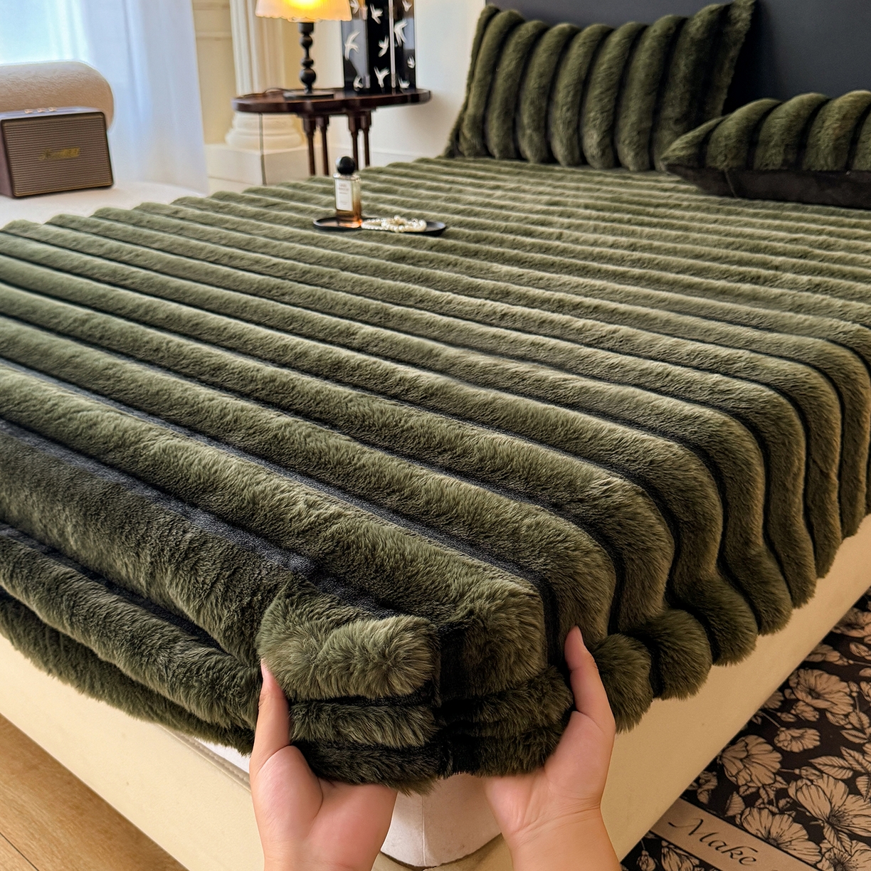 91家纺网 家纺一手货源 找家纺 绒世界 2025秋冬新款300克条纹兔绒床笠三件套 床笠款-墨绿