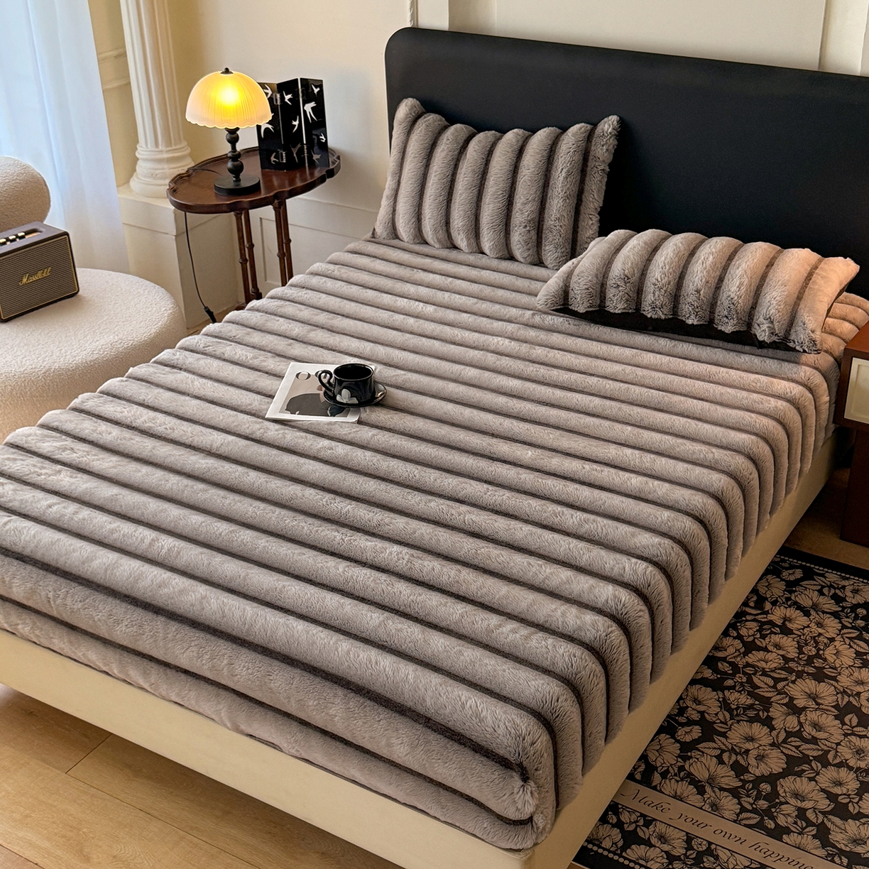 91家纺网 家纺一手货源 找家纺 绒世界 2025秋冬新款300克条纹兔绒床笠三件套 床笠款-棕灰