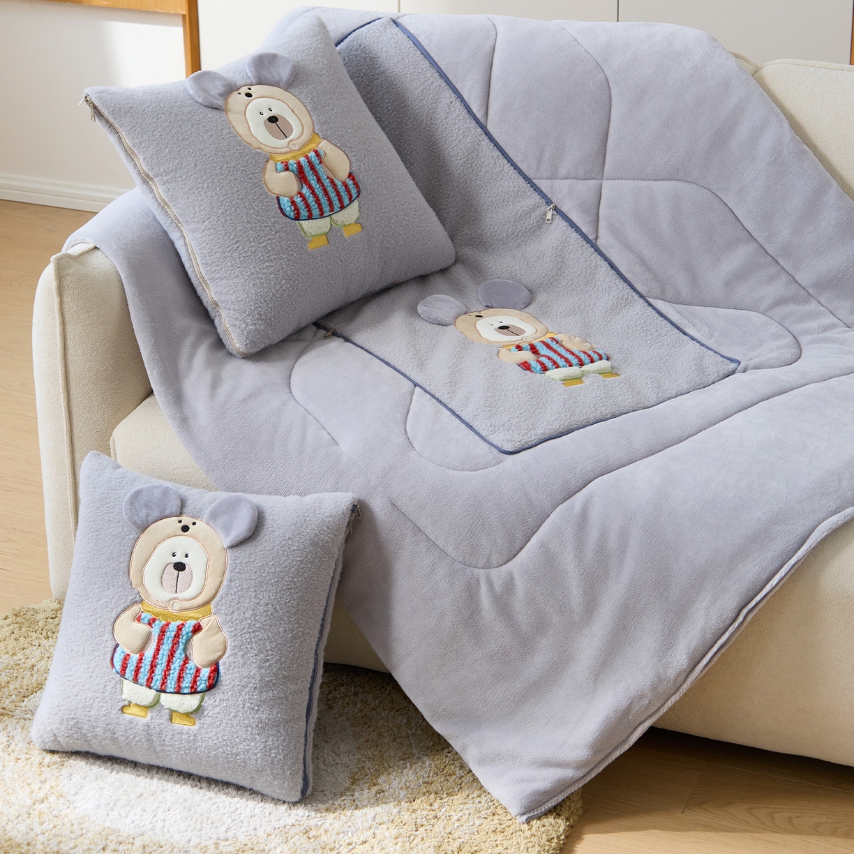 91家纺网 家纺一手货源 找家纺 （总）金喜 2025新款牛奶绒抱枕被大耳朵熊牛奶绒多功能抱枕被汽车靠枕沙发靠枕