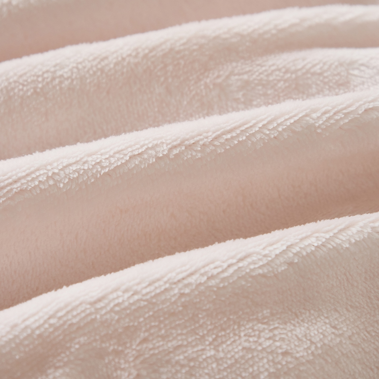 91家纺网 家纺一手货源 找家纺 金喜 2025新款牛奶绒抱枕被大耳朵熊牛奶绒多功能抱枕被汽车靠枕沙发靠枕 多巴胺熊-粉色