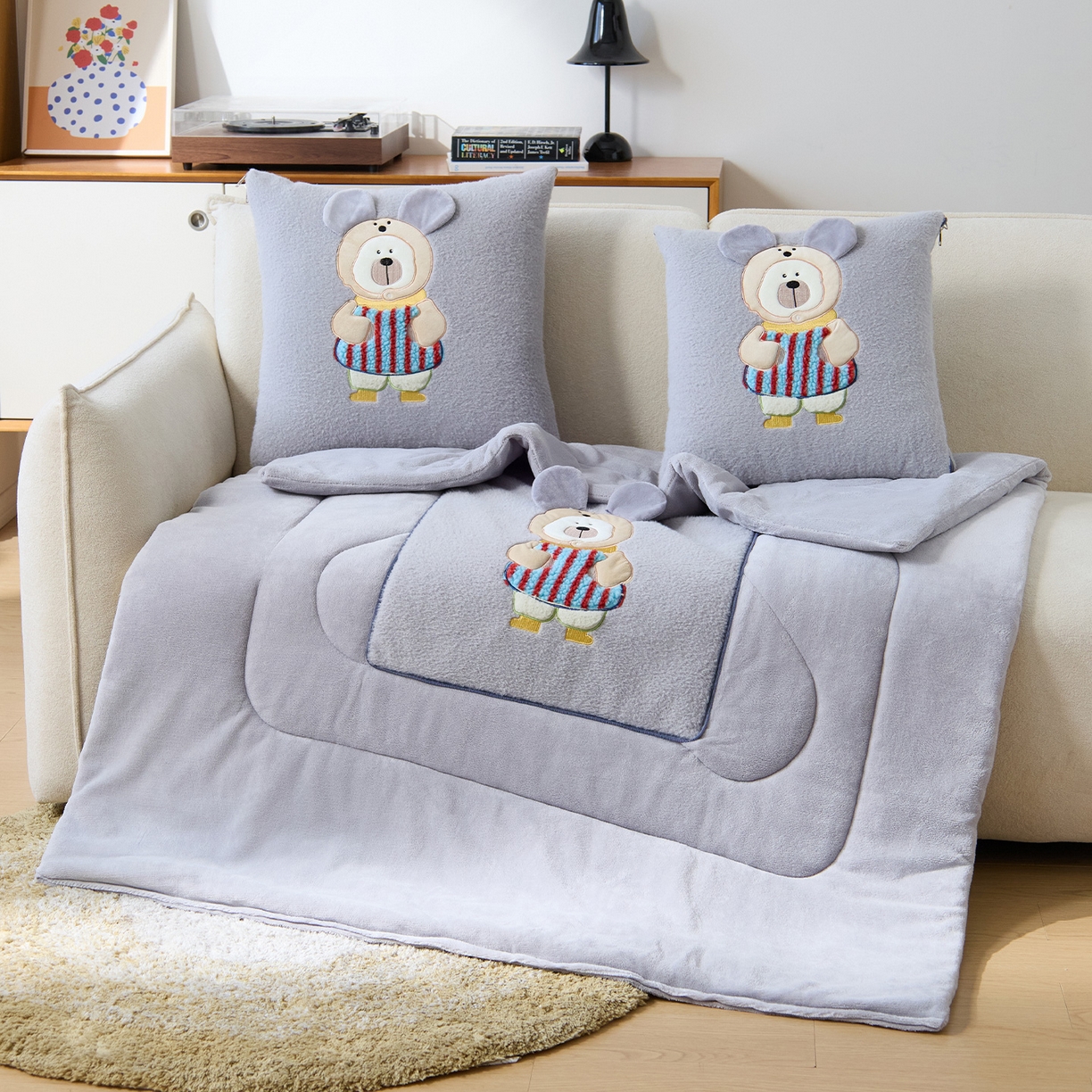 金喜 2025新款牛奶绒抱枕被大耳朵熊牛奶绒多功能抱枕被汽车靠枕沙发靠枕 多巴胺熊-灰色