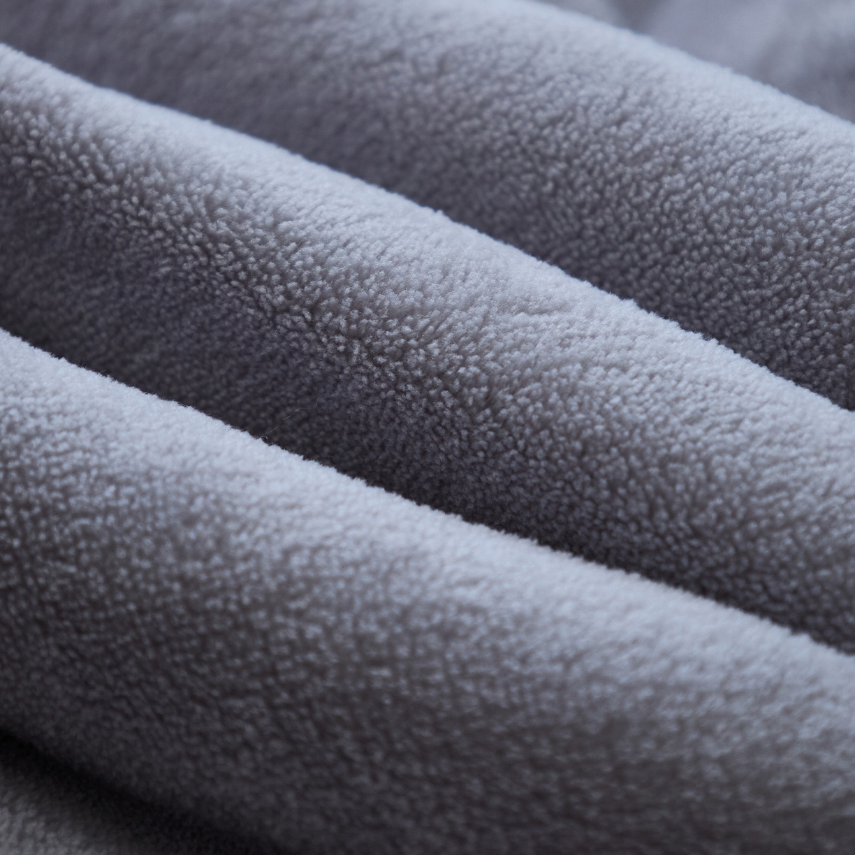 91家纺网 家纺一手货源 找家纺 金喜 2025新款牛奶绒抱枕被大耳朵熊牛奶绒多功能抱枕被汽车靠枕沙发靠枕 多巴胺熊-灰色