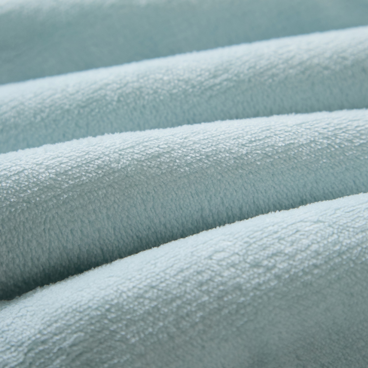 91家纺网 家纺一手货源 找家纺 金喜 2025新款牛奶绒抱枕被大耳朵熊牛奶绒多功能抱枕被汽车靠枕沙发靠枕 多巴胺熊-蓝色