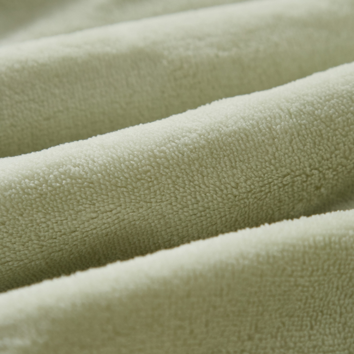 91家纺网 家纺一手货源 找家纺 金喜 2025新款牛奶绒抱枕被大耳朵熊牛奶绒多功能抱枕被汽车靠枕沙发靠枕 多巴胺熊-绿色