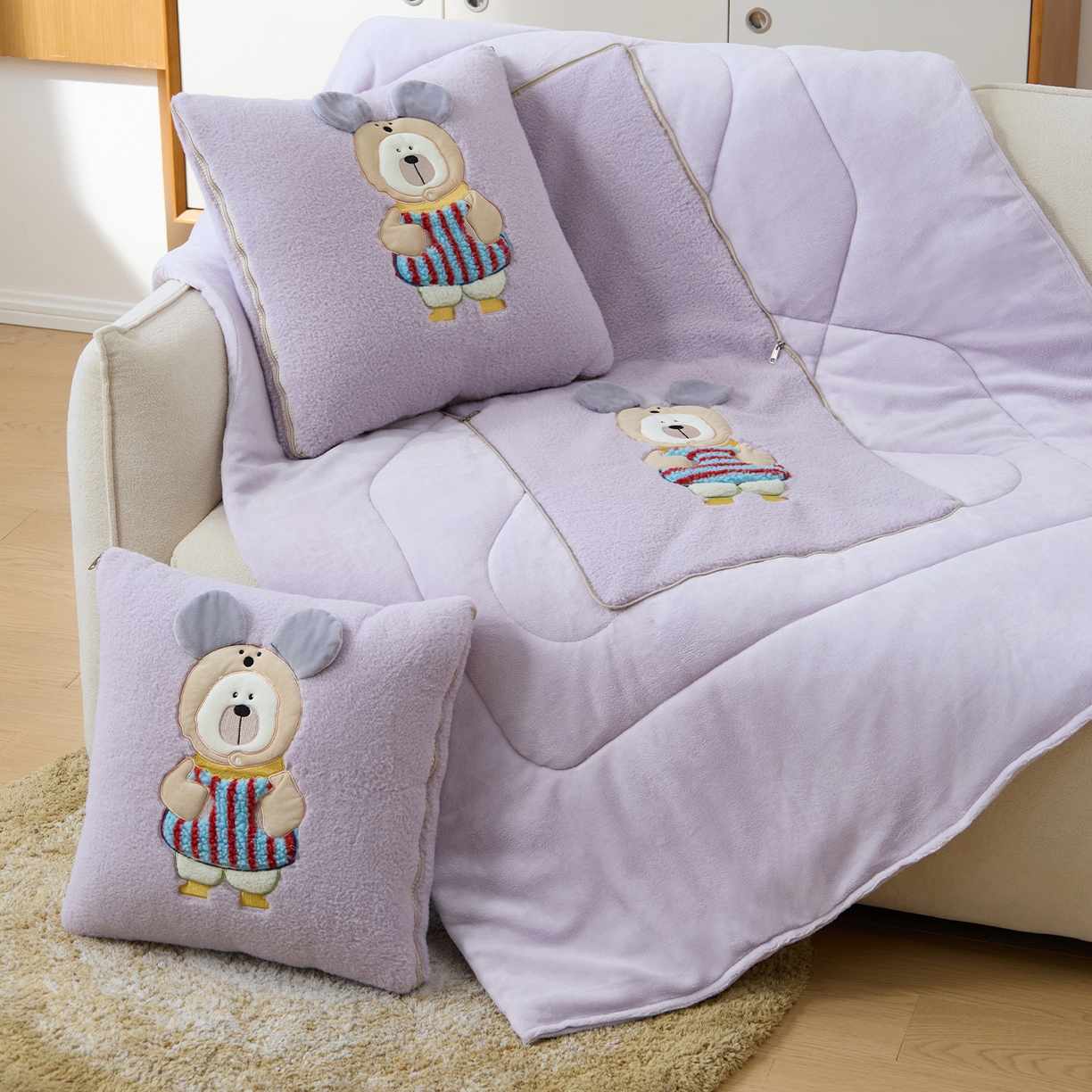 91家纺网 家纺一手货源 找家纺 金喜 2025新款牛奶绒抱枕被大耳朵熊牛奶绒多功能抱枕被汽车靠枕沙发靠枕 多巴胺熊-紫色