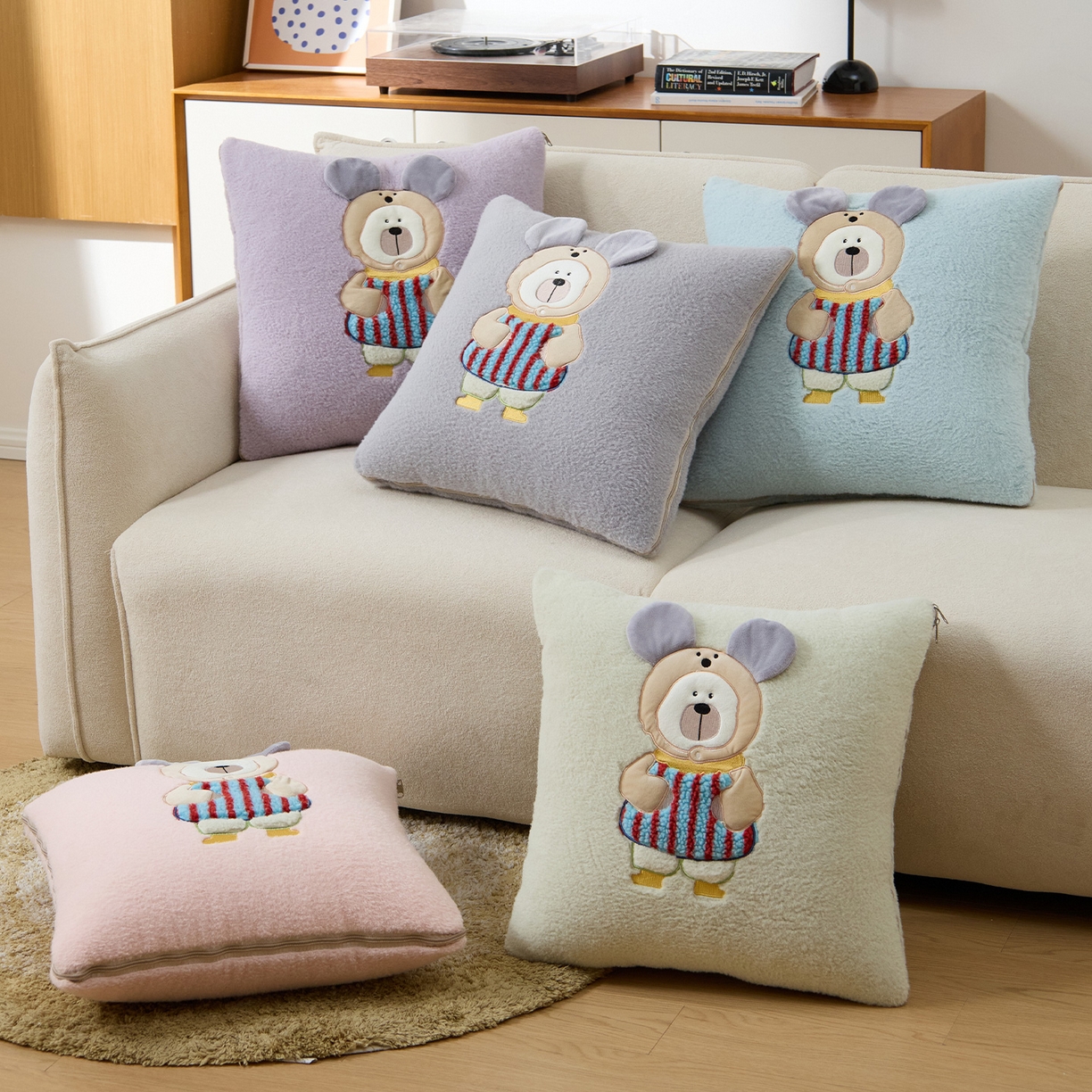 91家纺网 家纺一手货源 找家纺 金喜 2025新款牛奶绒抱枕被大耳朵熊牛奶绒多功能抱枕被汽车靠枕沙发靠枕 组合图仅供参考不可下单