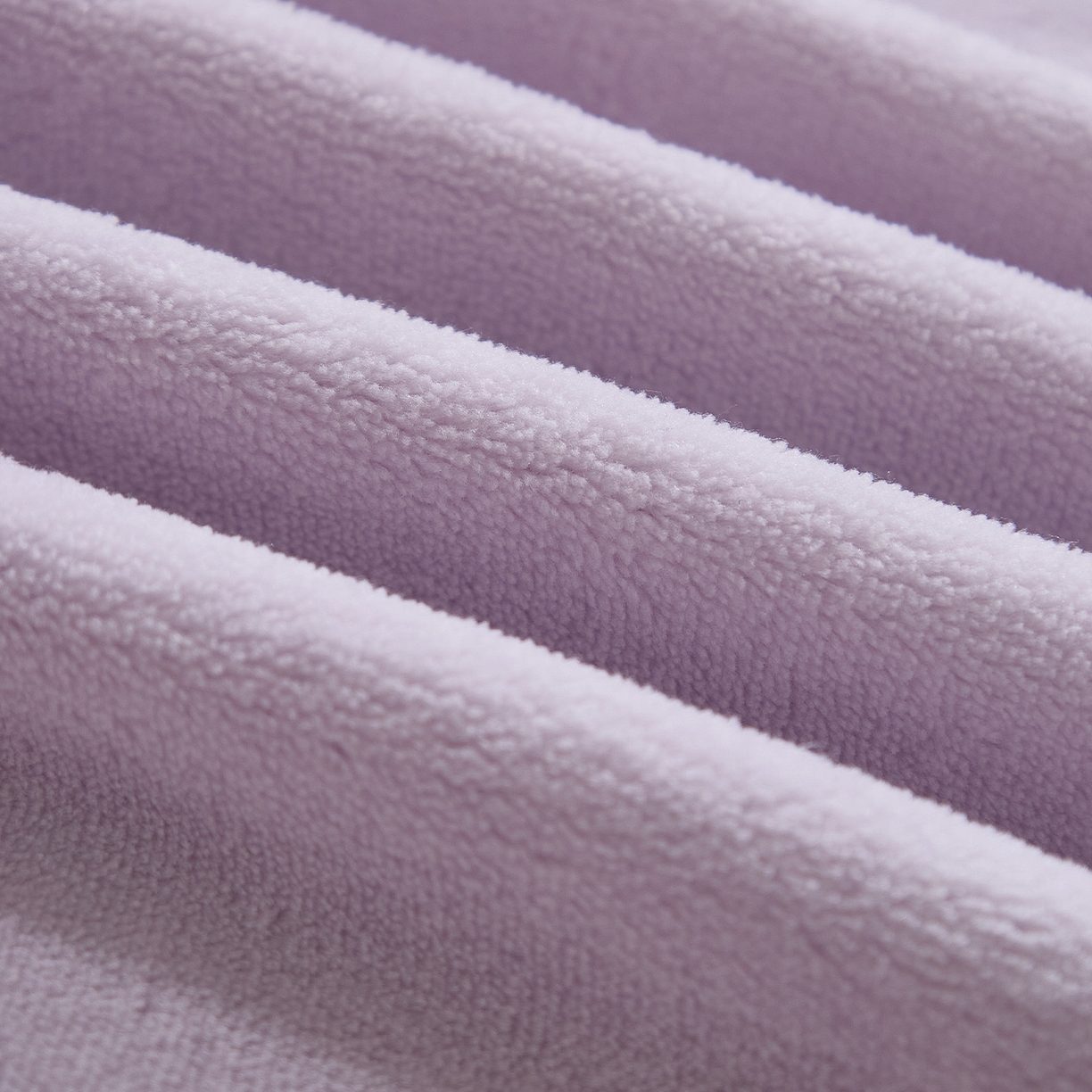 91家纺网 家纺一手货源 找家纺 金喜 2025新款高克重牛奶绒贴布卡通抱枕沙发靠枕午睡盖毯被绣萌趣男孩momo款 香芋紫