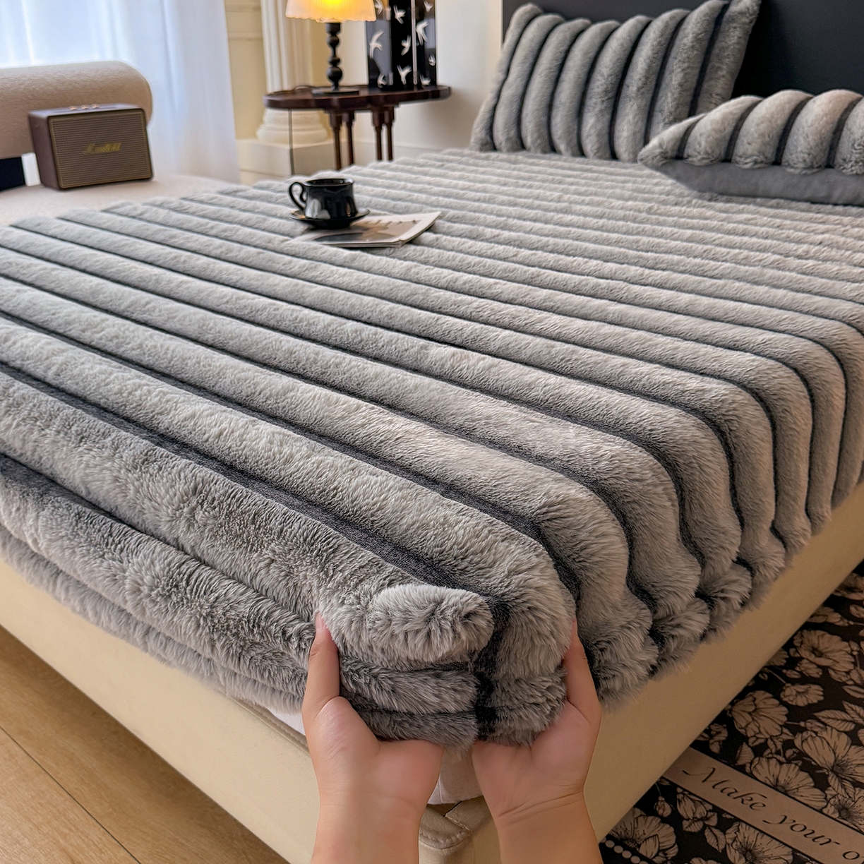 91家纺网 家纺一手货源 找家纺 丝印良品 2025秋冬新款300克条纹兔绒床笠三件套 床笠款-雪灰