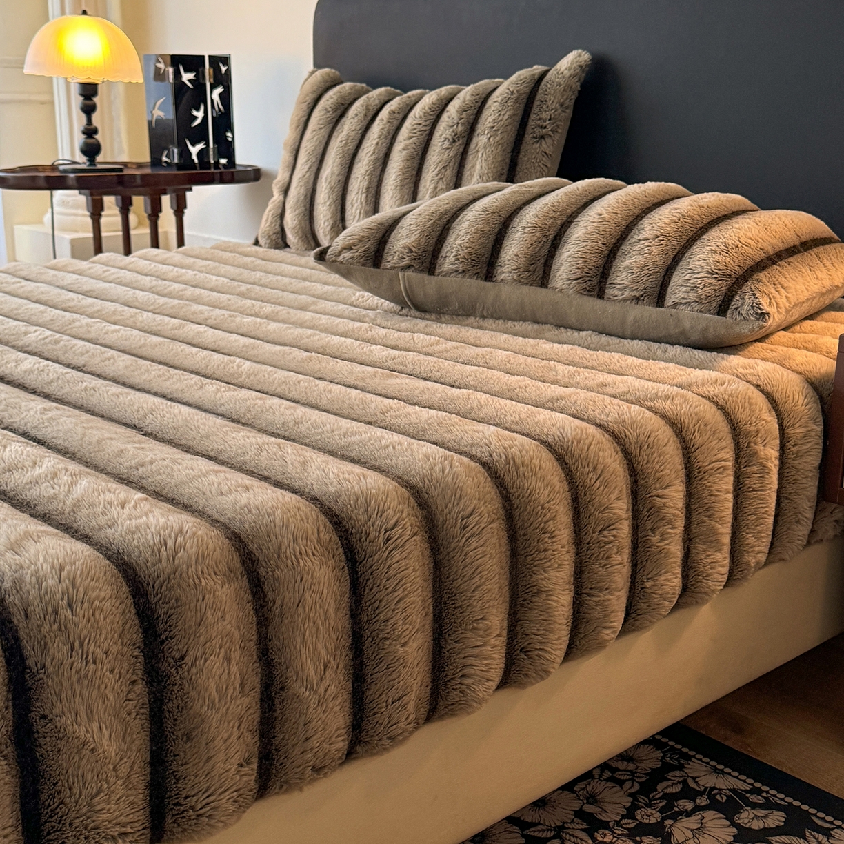 91家纺网 家纺一手货源 找家纺 丝印良品 2025秋冬新款300克条纹兔绒床笠三件套 床笠款-卡其