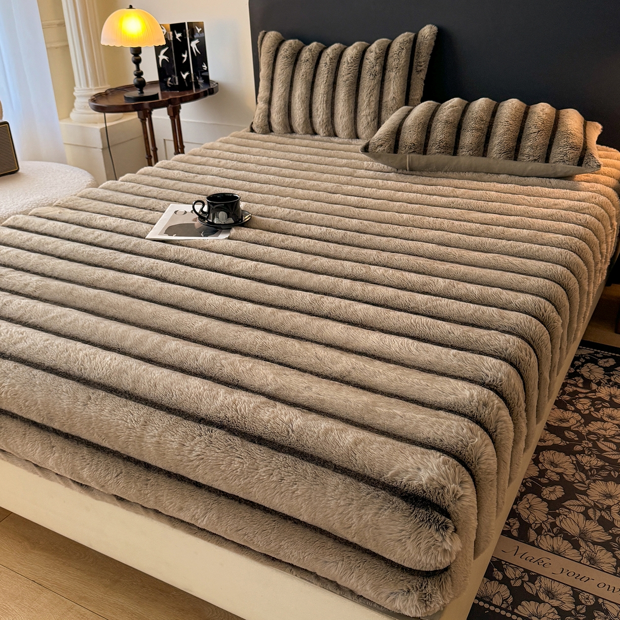 91家纺网 家纺一手货源 找家纺 丝印良品 2025秋冬新款300克条纹兔绒床笠三件套 床笠款-卡其