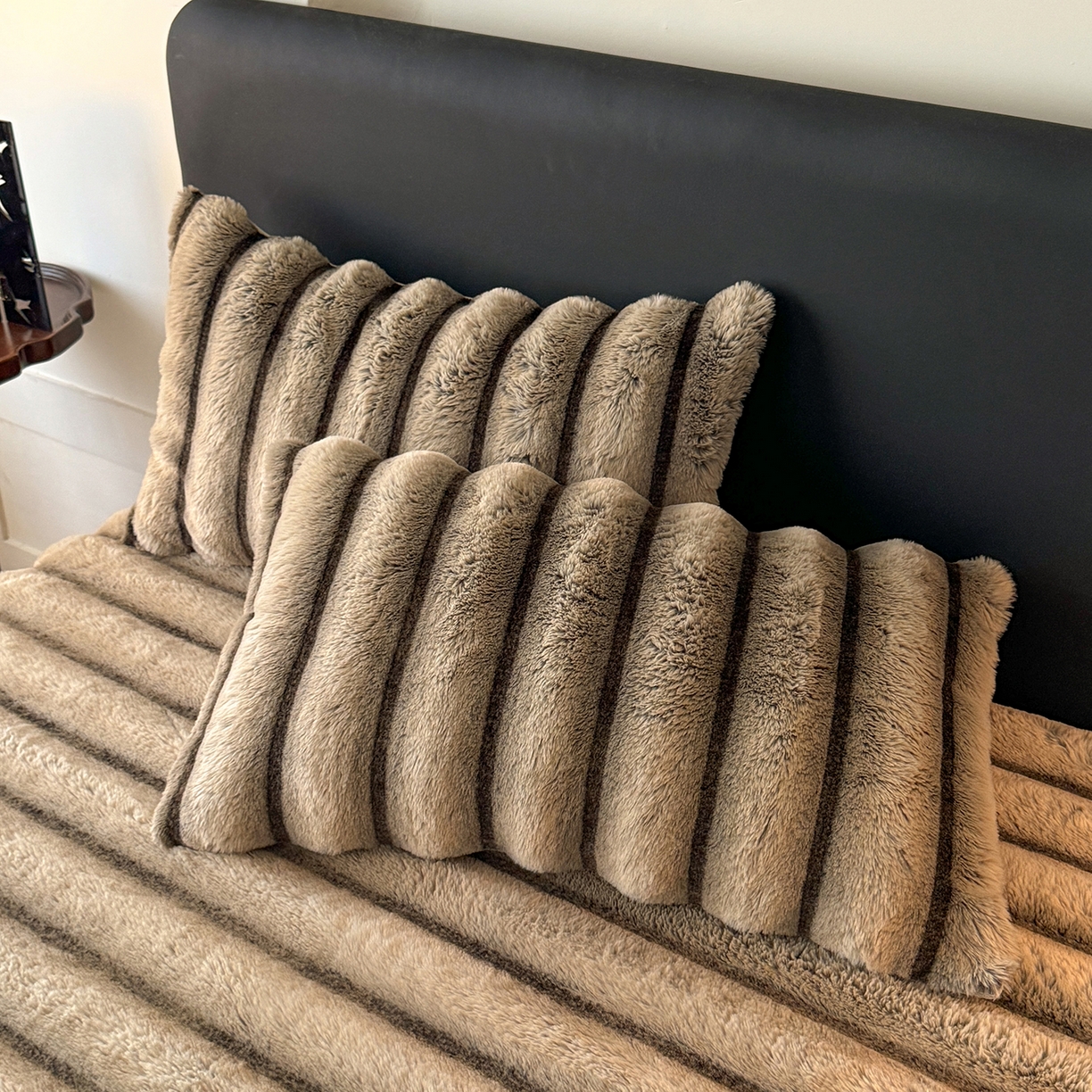 91家纺网 家纺一手货源 找家纺 丝印良品 2025秋冬新款300克条纹兔绒床笠三件套 床笠款-卡其