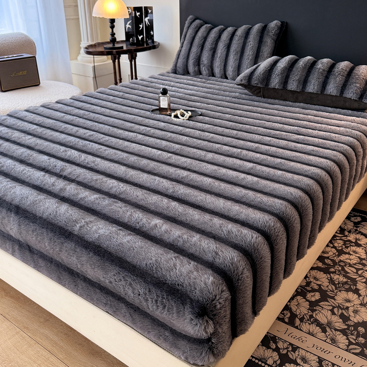 91家纺网 家纺一手货源 找家纺 丝印良品 2025秋冬新款300克条纹兔绒床笠三件套 床笠款-魔幻灰