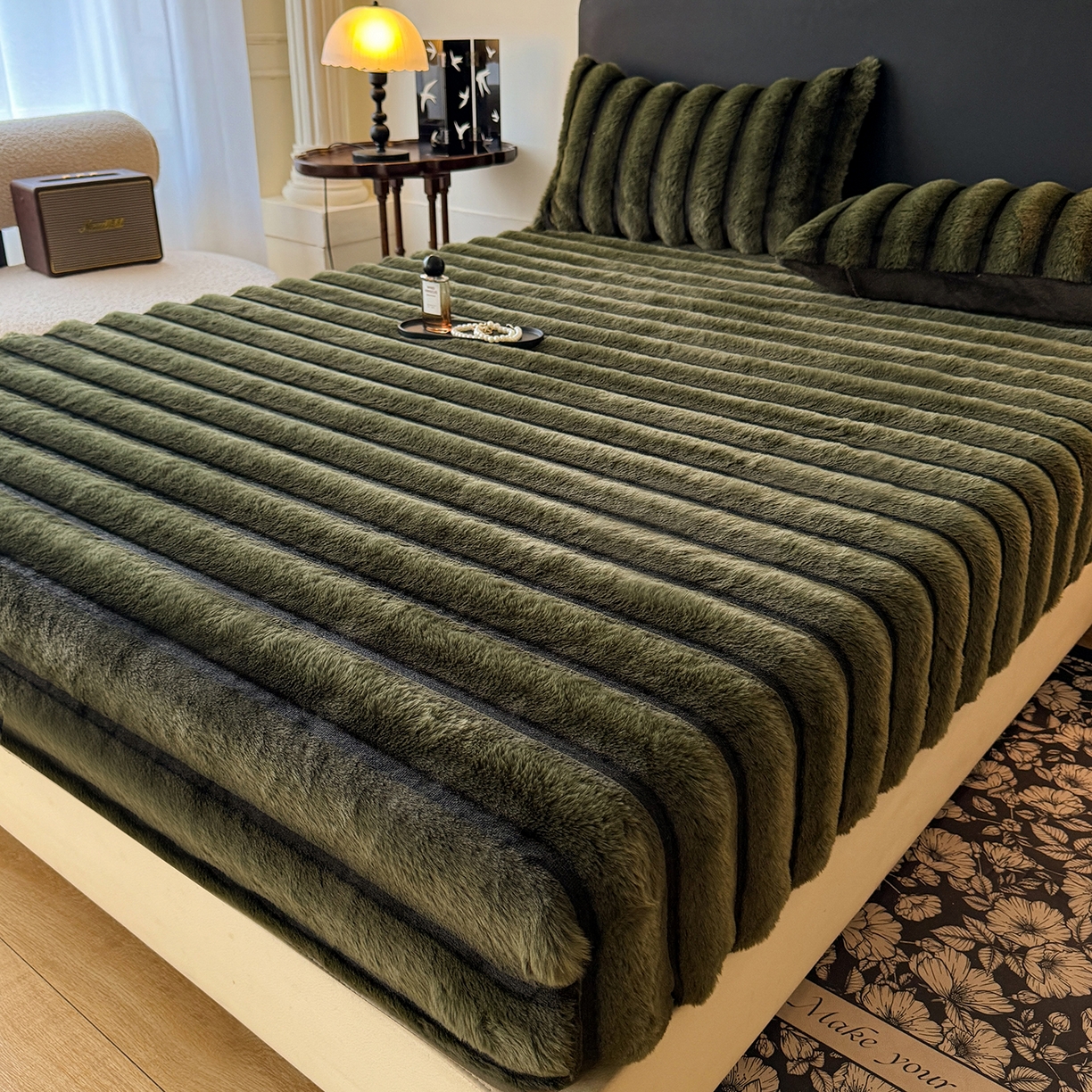 91家纺网 家纺一手货源 找家纺 丝印良品 2025秋冬新款300克条纹兔绒床笠三件套 床笠款-墨绿