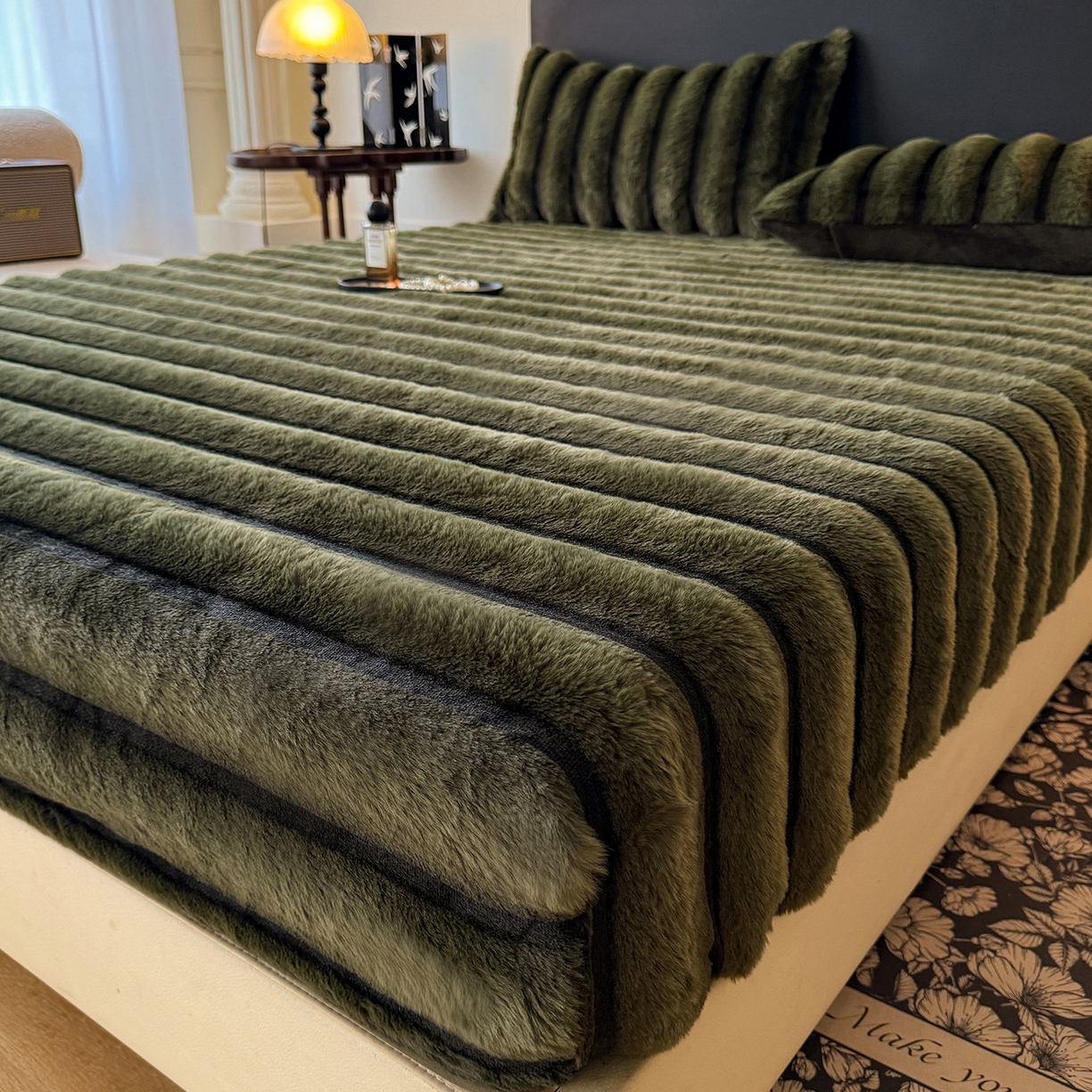 91家纺网 家纺一手货源 找家纺 丝印良品 2025秋冬新款300克条纹兔绒床笠三件套 床笠款-墨绿