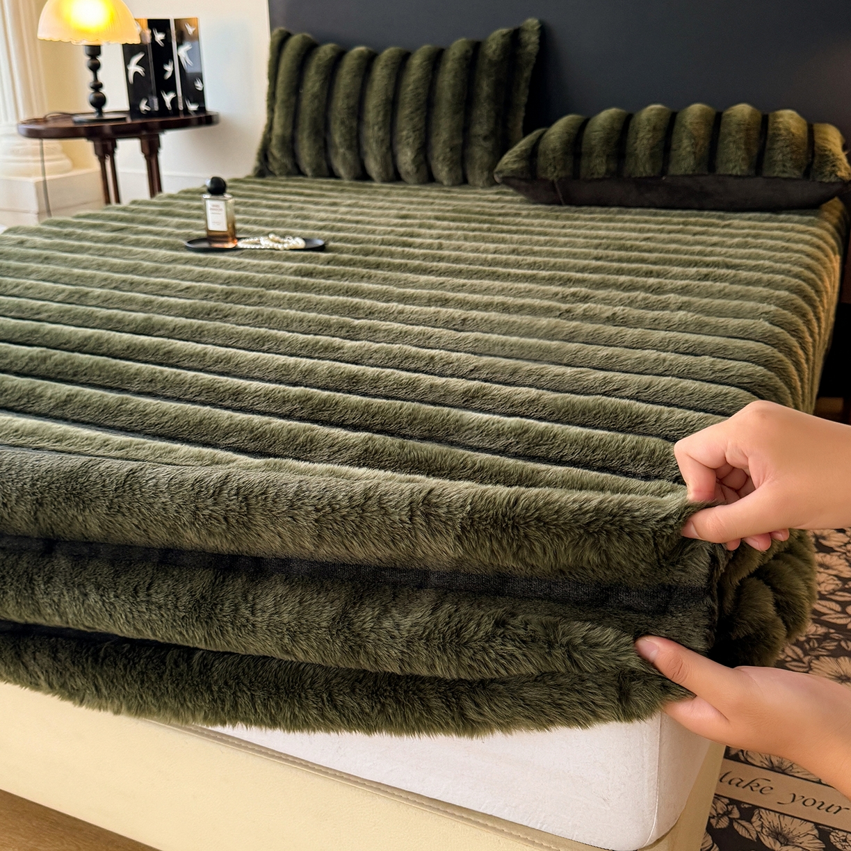 91家纺网 家纺一手货源 找家纺 丝印良品 2025秋冬新款300克条纹兔绒床笠三件套 床笠款-墨绿