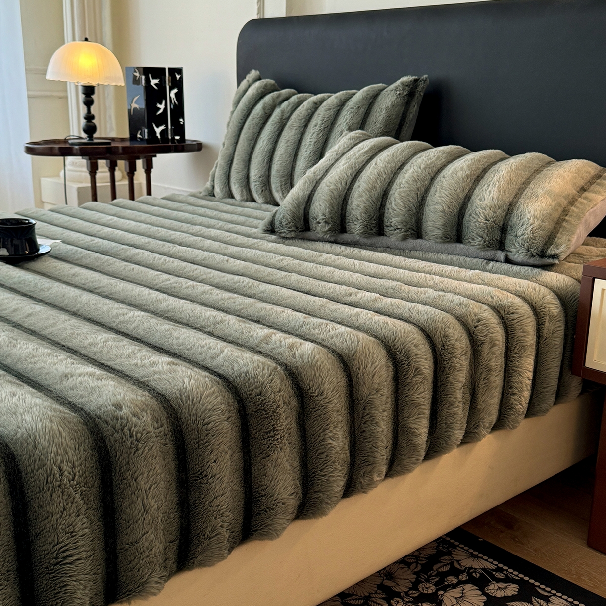 91家纺网 家纺一手货源 找家纺 丝印良品 2025秋冬新款300克条纹兔绒床笠三件套 床笠款-森林绿