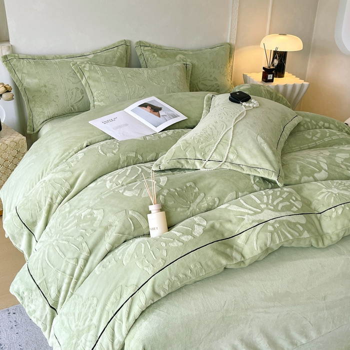 91家纺网 家纺一手货源 找家纺 （总）锦彩家居 2025新款高克重牛奶绒雕花四件套-蝶梦