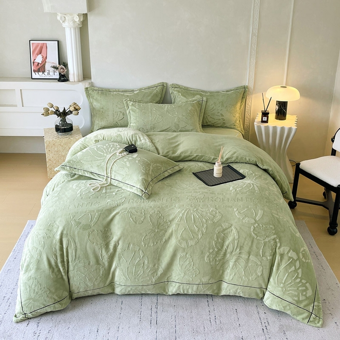 91家纺网 家纺一手货源 找家纺 锦彩家居 2025新款高克重牛奶绒雕花四件套-蝶梦 蝶梦-豆蔻绿