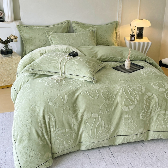 91家纺网 家纺一手货源 找家纺 锦彩家居 2025新款高克重牛奶绒雕花四件套-蝶梦 蝶梦-豆蔻绿