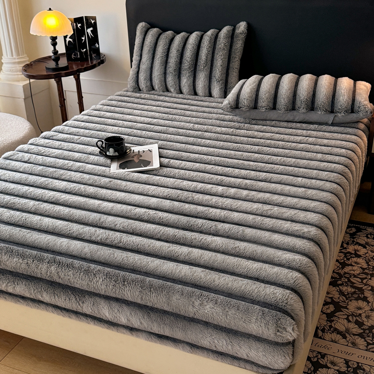 91家纺网 家纺一手货源 找家纺 （总）欧冠家纺 2025秋冬新款300克条纹兔绒床笠三件套