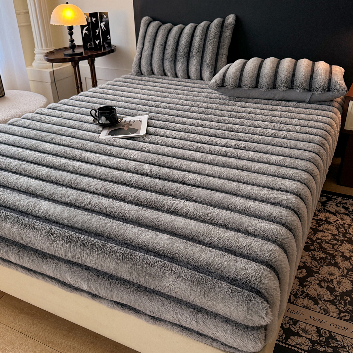 91家纺网 家纺一手货源 找家纺 （总）欧冠家纺 2025秋冬新款300克条纹兔绒床笠三件套