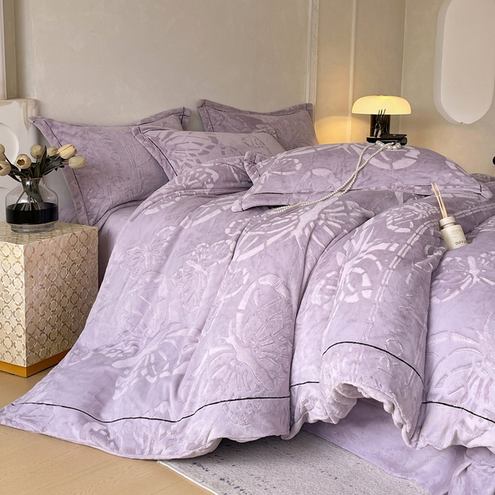 91家纺网 家纺一手货源 找家纺 锦彩家居 2025新款高克重牛奶绒雕花四件套-蝶梦 蝶梦-风信紫