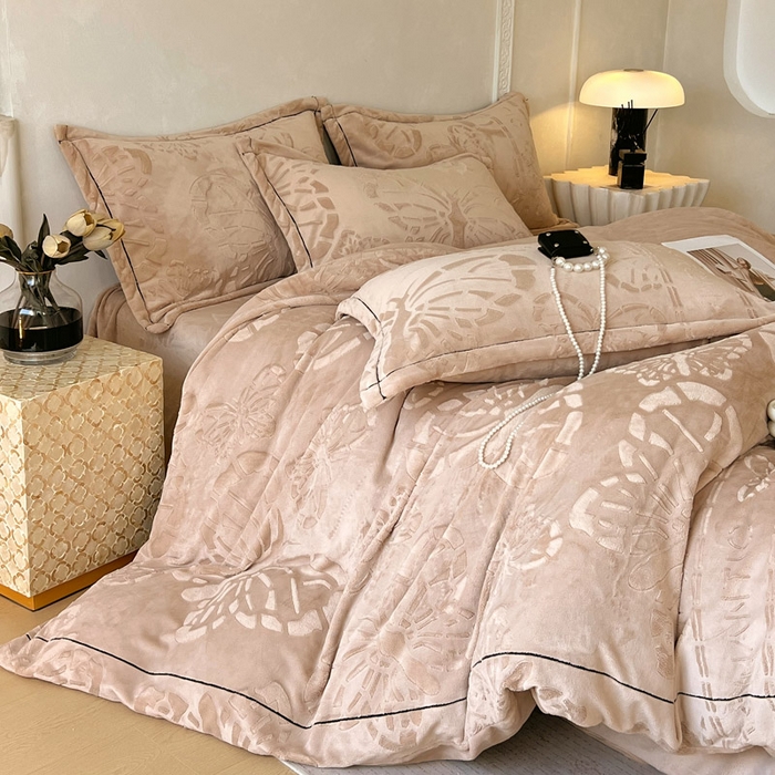 91家纺网 家纺一手货源 找家纺 锦彩家居 2025新款高克重牛奶绒雕花四件套-蝶梦 蝶梦-可可棕