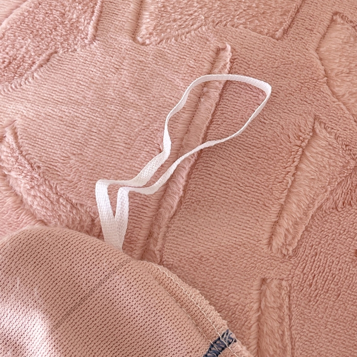 91家纺网 家纺一手货源 找家纺 锦彩家居 2025新款高克重牛奶绒雕花四件套-蝶梦 蝶梦-藕粉色