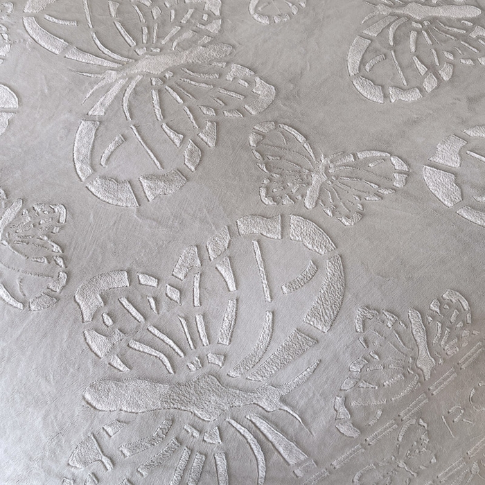 91家纺网 家纺一手货源 找家纺 锦彩家居 2025新款高克重牛奶绒雕花四件套-蝶梦 蝶梦-石英灰