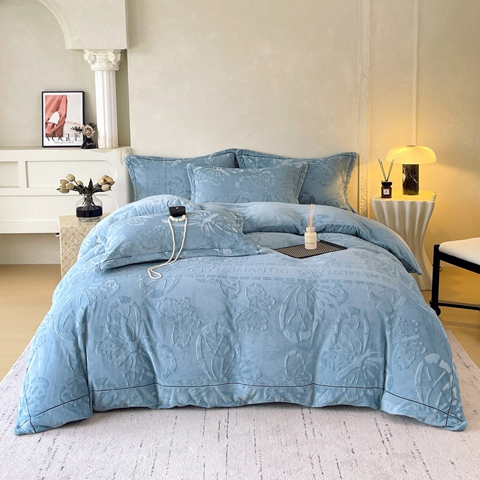 锦彩家居 2025新款高克重牛奶绒雕花四件套-蝶梦 蝶梦-雾霾蓝