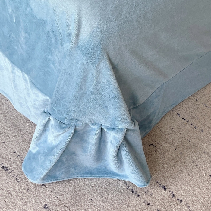 91家纺网 家纺一手货源 找家纺 锦彩家居 2025新款高克重牛奶绒雕花四件套-蝶梦 蝶梦-雾霾蓝