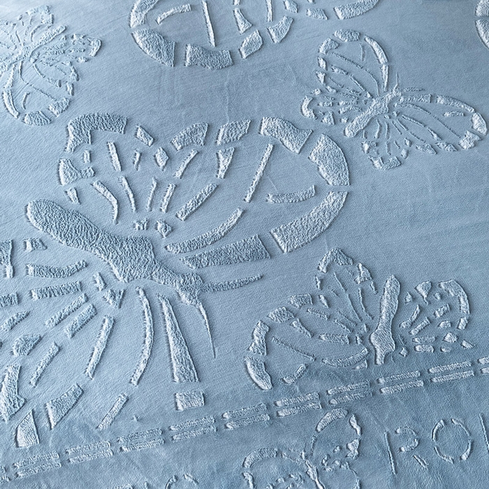 91家纺网 家纺一手货源 找家纺 锦彩家居 2025新款高克重牛奶绒雕花四件套-蝶梦 蝶梦-雾霾蓝