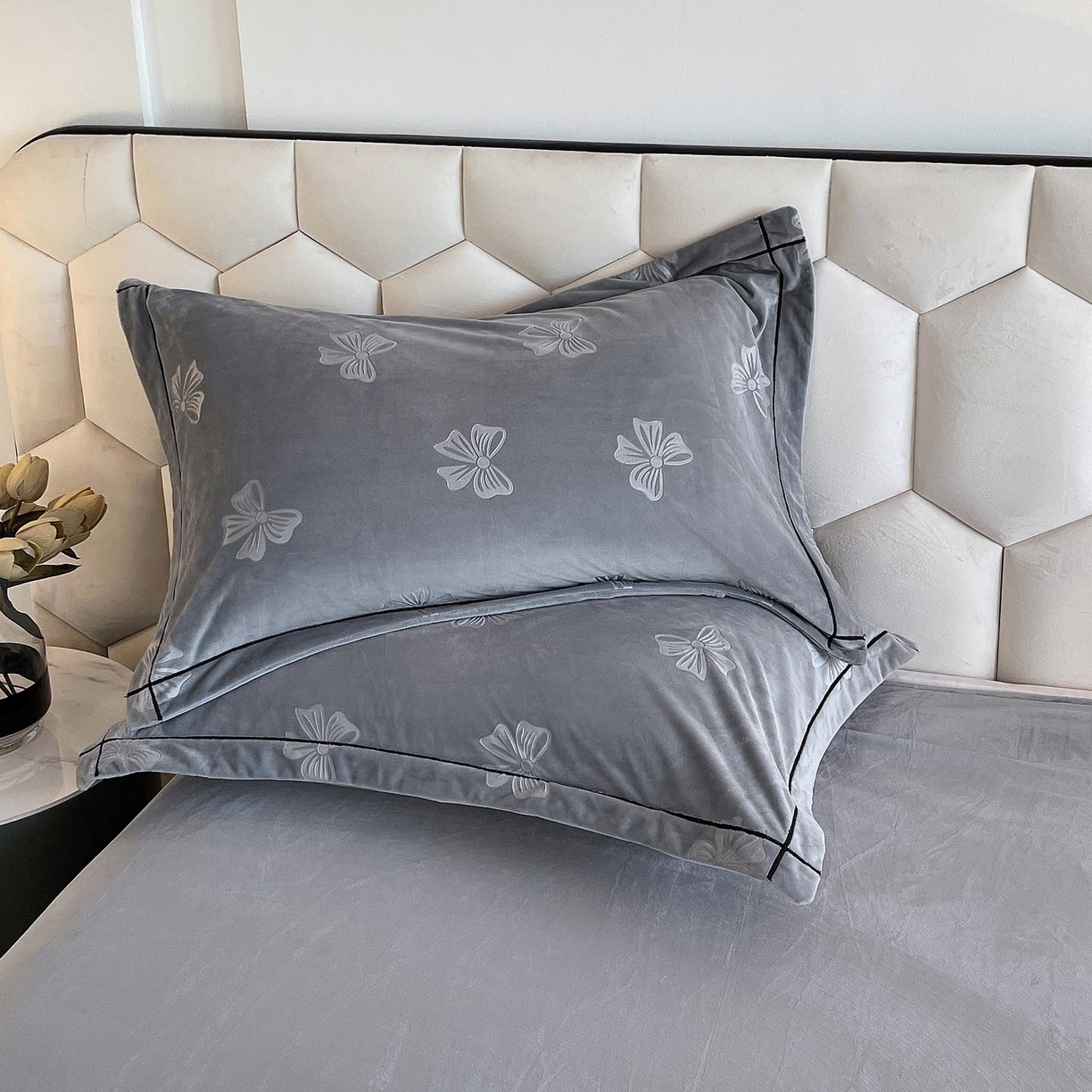 91家纺网 家纺一手货源 找家纺 （总）锦彩家居 2025新款高克重牛奶绒婴儿绒雕花四件套-暮光花园