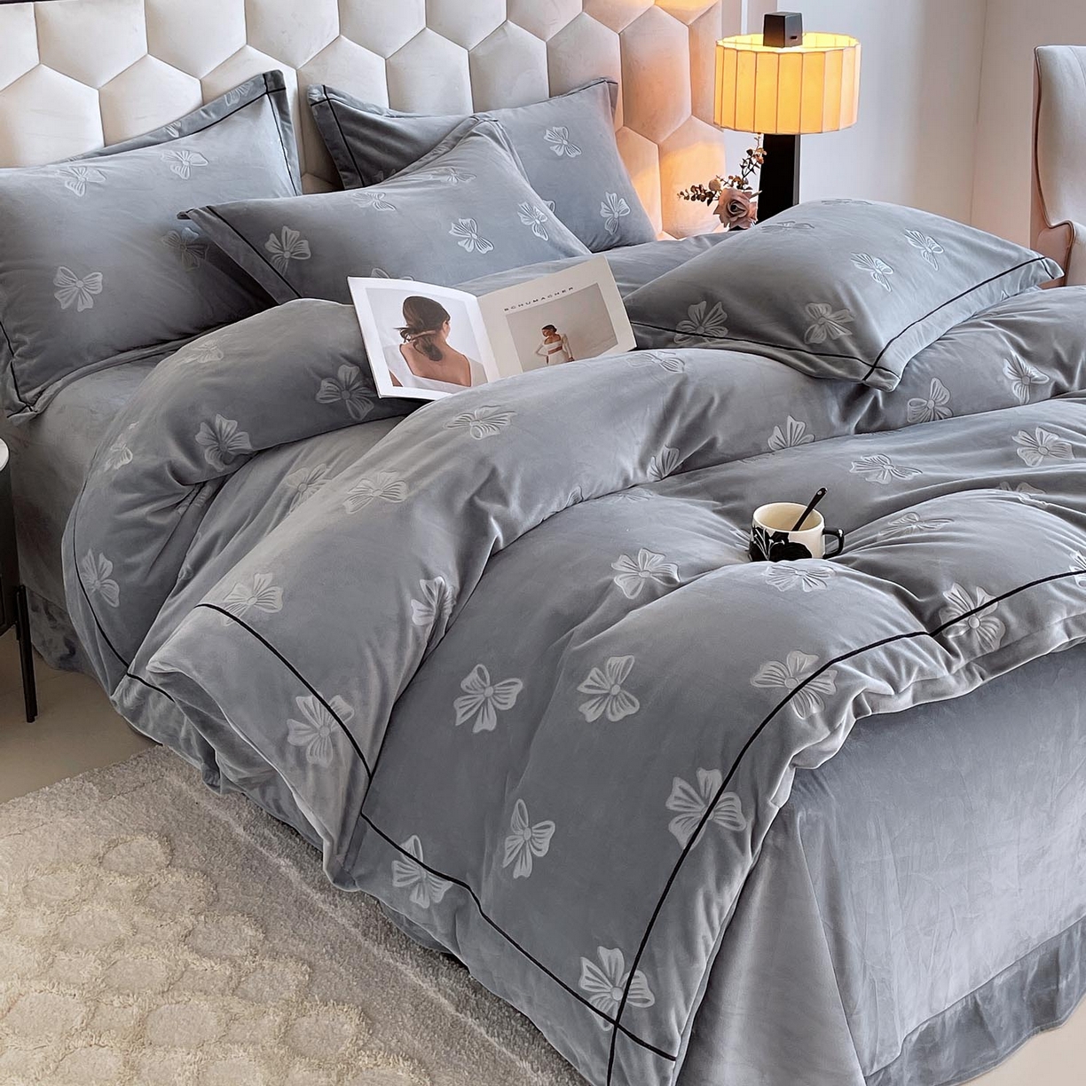 91家纺网 家纺一手货源 找家纺 锦彩家居 2025新款高克重牛奶绒婴儿绒雕花四件套-暮光花园 暮光花园-高级灰