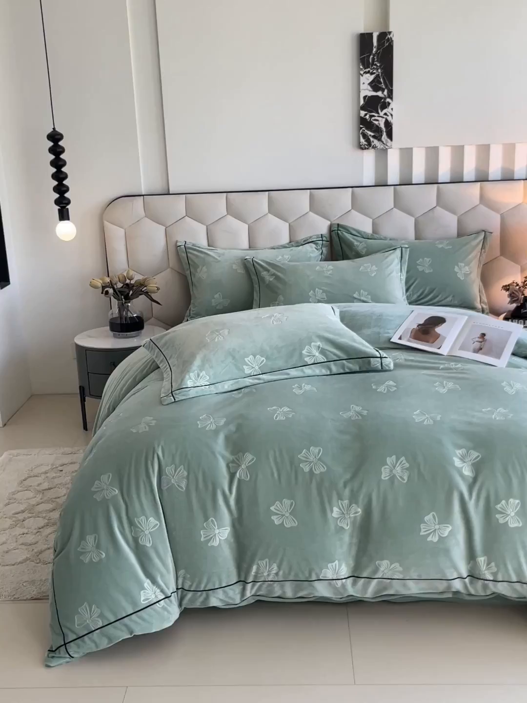 91家纺网 家纺一手货源 找家纺 锦彩家居 2025新款高克重牛奶绒婴儿绒雕花四件套-暮光花园 暮光花园-湖水绿