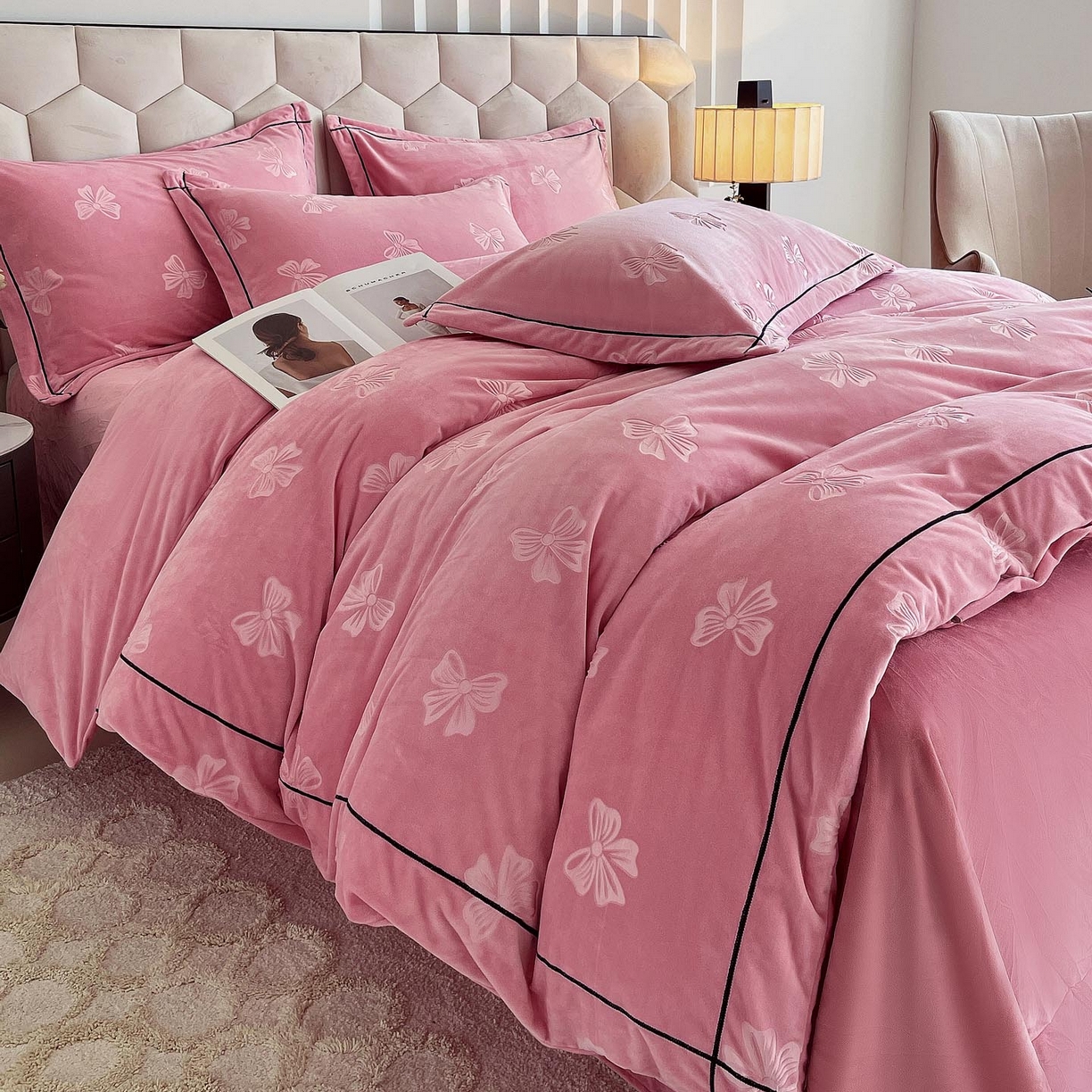 91家纺网 家纺一手货源 找家纺 锦彩家居 2025新款高克重牛奶绒婴儿绒雕花四件套-暮光花园 暮光花园-苏梅粉