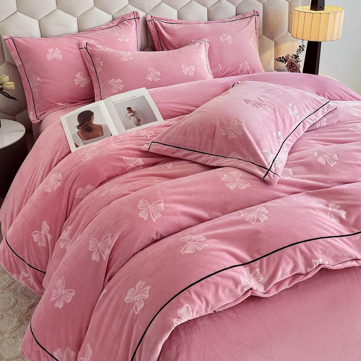 91家纺网 家纺一手货源 找家纺 锦彩家居 2025新款高克重牛奶绒婴儿绒雕花四件套-暮光花园 暮光花园-苏梅粉